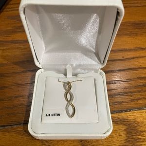 Necklace with diamond accents